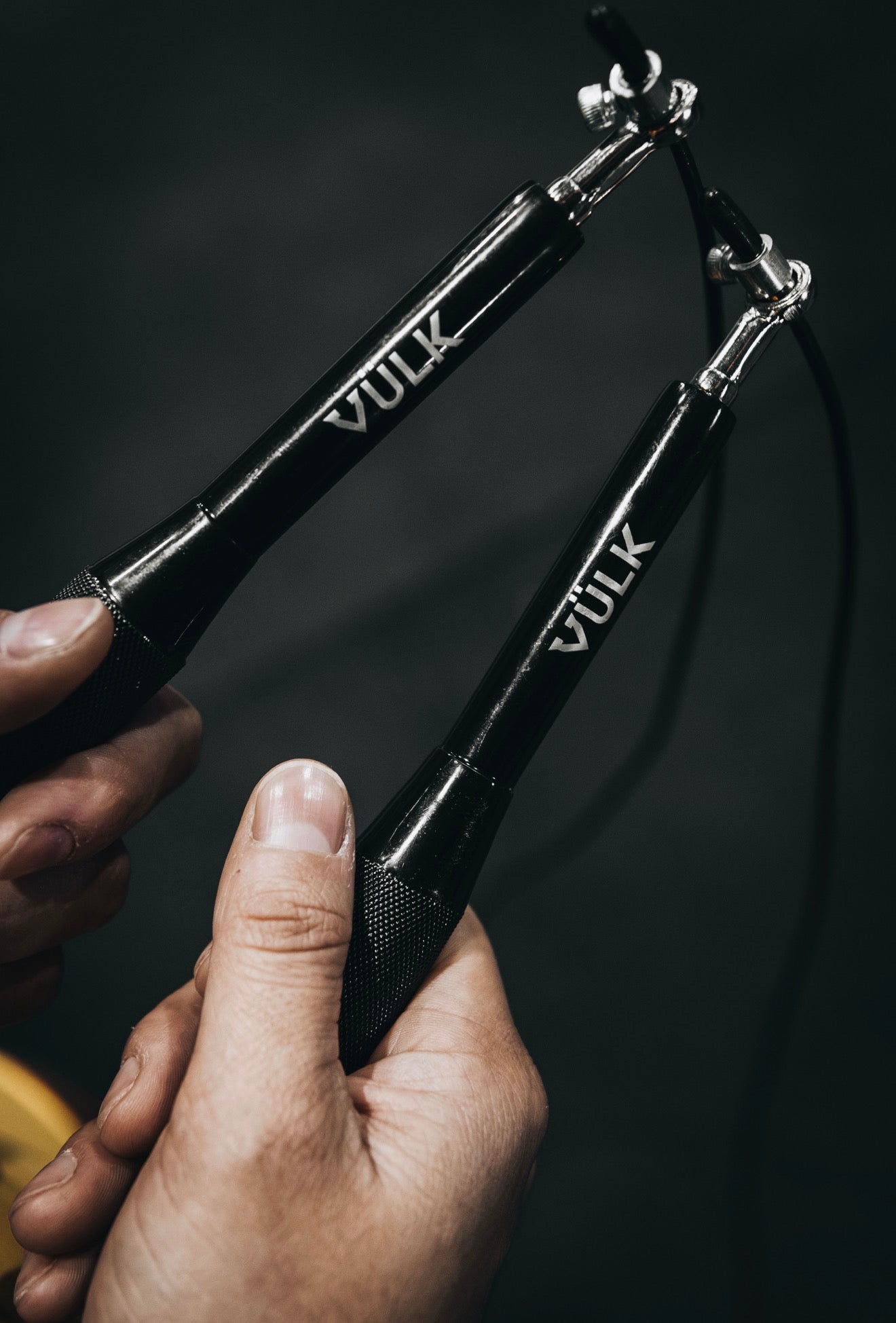 Comba Profesional de Velocidad VÜLK – Agarre Antideslizante y Cable de Acero